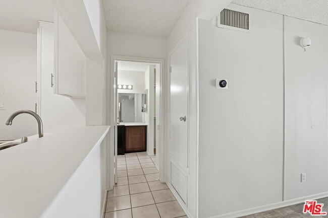 Building Photo - 5460 White Oak Ave