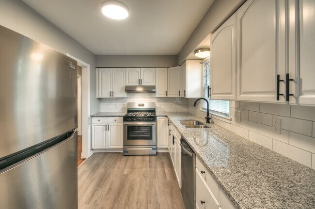 Building Photo - 5415 Poppleton Ave