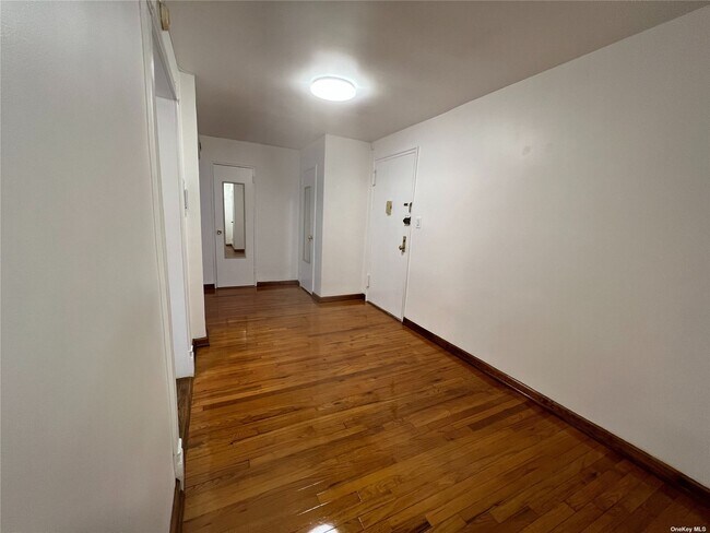 Building Photo - 94-31 59th Ave