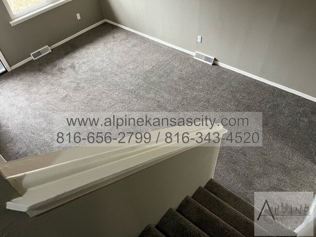 Building Photo - Updated Independence Duplex, Fort Osage SD