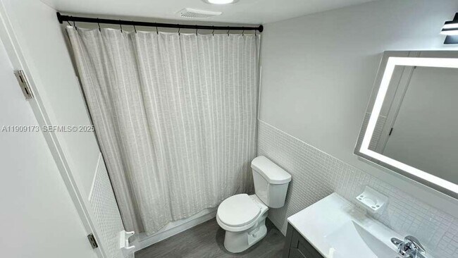 Building Photo - 1475 NE 125th Terrace