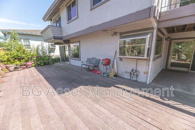 Building Photo - 1830 Weir Dr