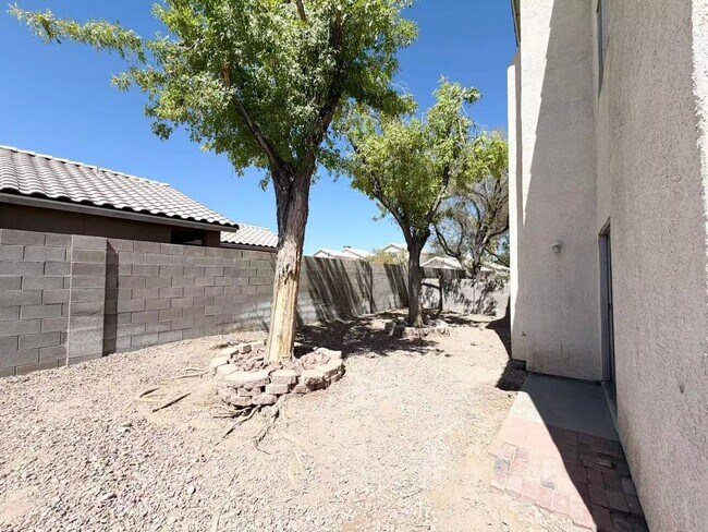 Building Photo - 8256 10 Gallon Ct