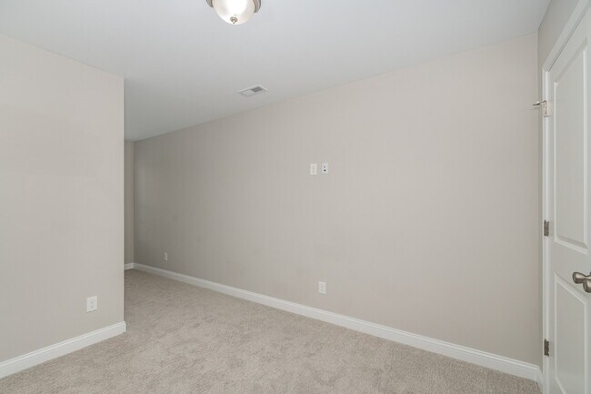 Building Photo - 2017 Terrace Ct