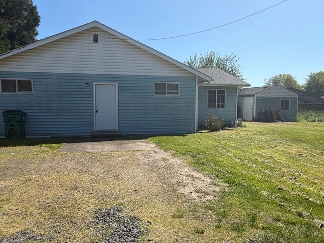 Building Photo - 3 Bedroom 2 bath House in Newberg