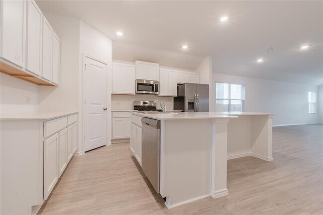 Building Photo - 368 Keefer
