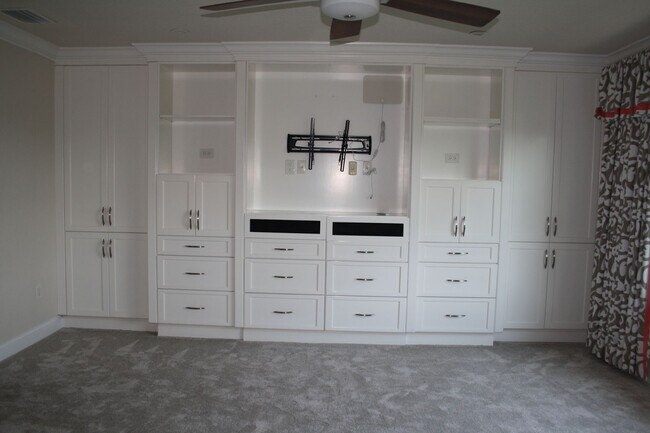 Building Photo - Just reduced! Beautiful Townhome in Pelica...