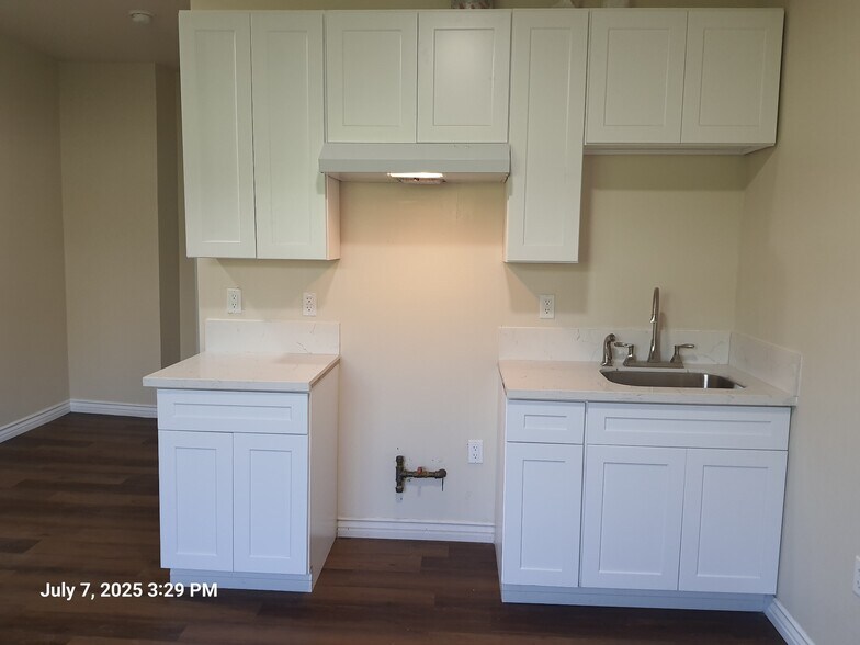 Building Photo - 1221 W 152nd St