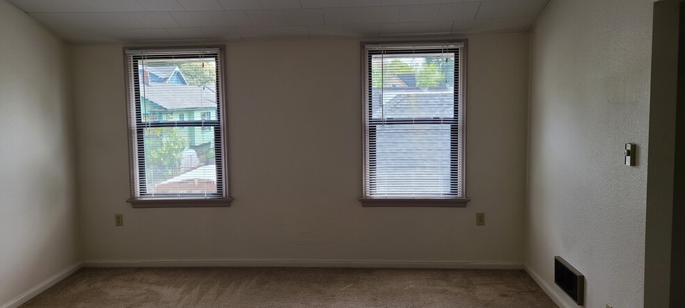 Building Photo - 5116 Meridian Ave N