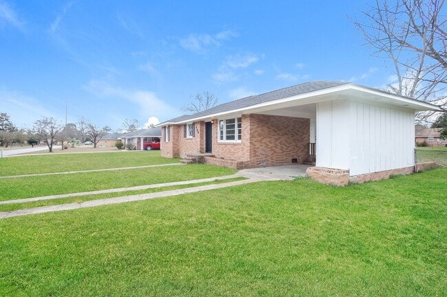 Building Photo - 890 Griffin St