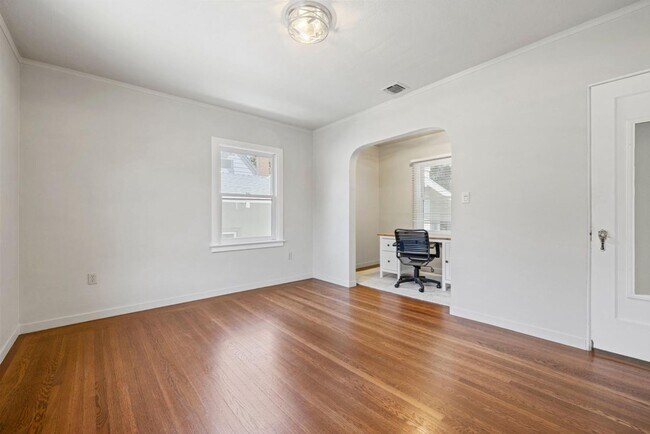 Building Photo - (POOL!) 3 bed/2 bath - 1935 Spanish Coloni...