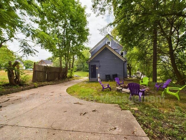 Building Photo - 187 W Long St