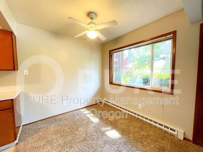 Building Photo - 1125 SE 27th Ave