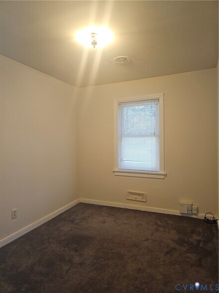 Building Photo - 1207 Blue Jay Ln