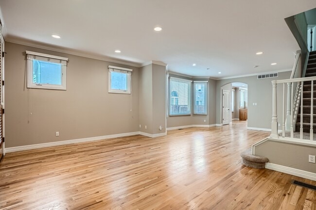 Building Photo - 247 S Garfield St