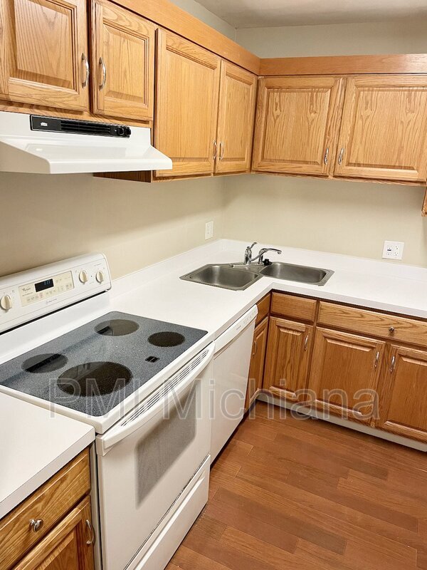 Building Photo - 18120 N Stoneridge Dr