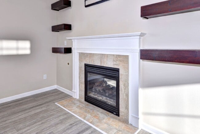 Building Photo - Updated Kiln Creek Home