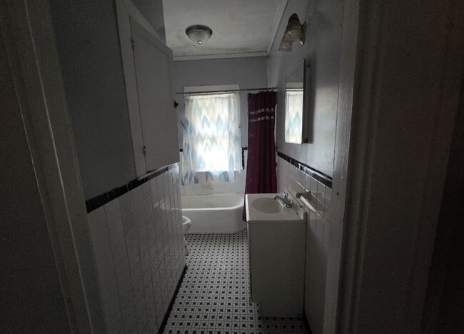 Building Photo - 1182 Brentwood Ave
