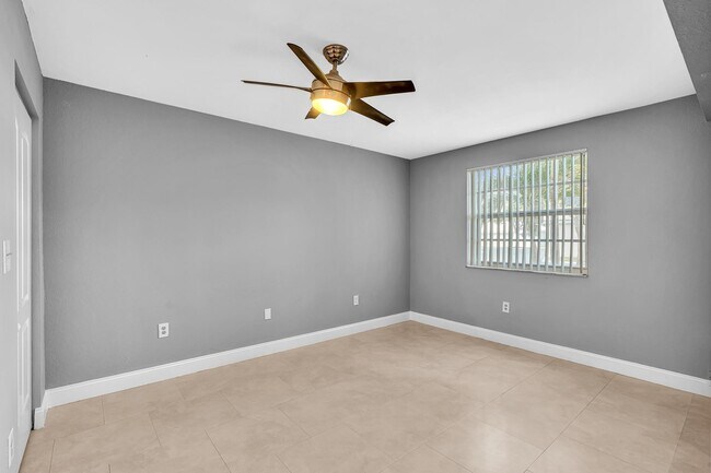 Building Photo - 2820 N Oakland Forest Dr