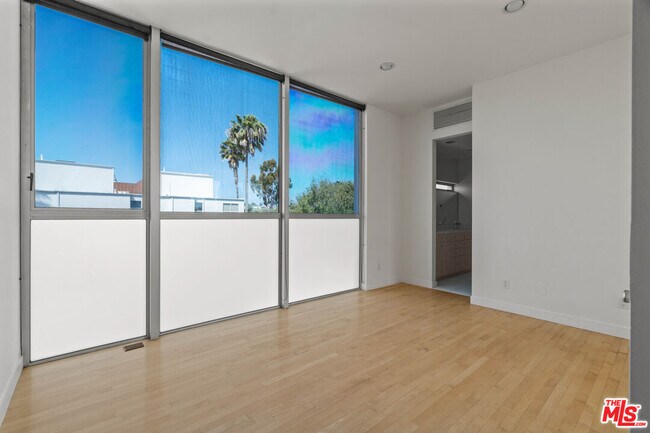 Building Photo - 660 Rose Ave