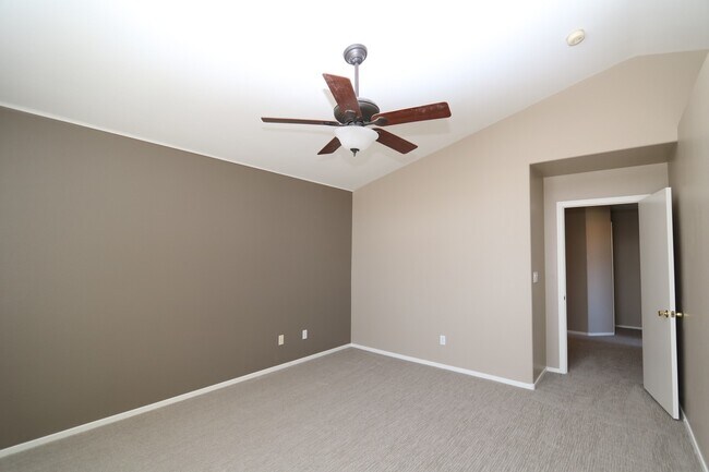 Building Photo - Beautiful 2 Story Home With Pool!!!