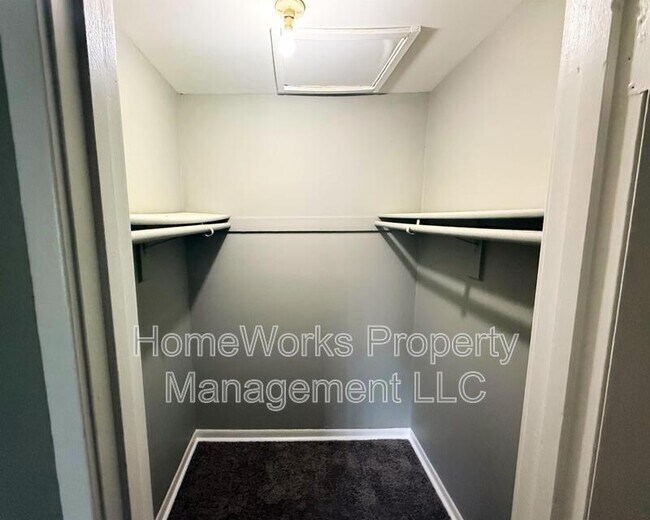 Building Photo - 9633 White Acre Rd