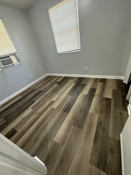 Building Photo - 1625 W 26th St