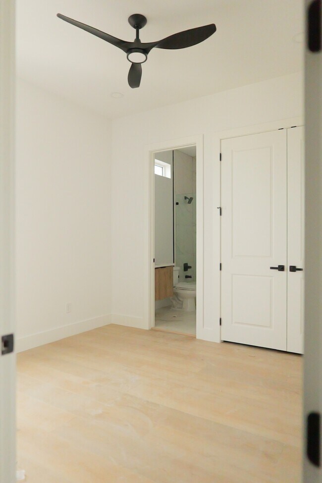 Building Photo - 4200 Munger Ave