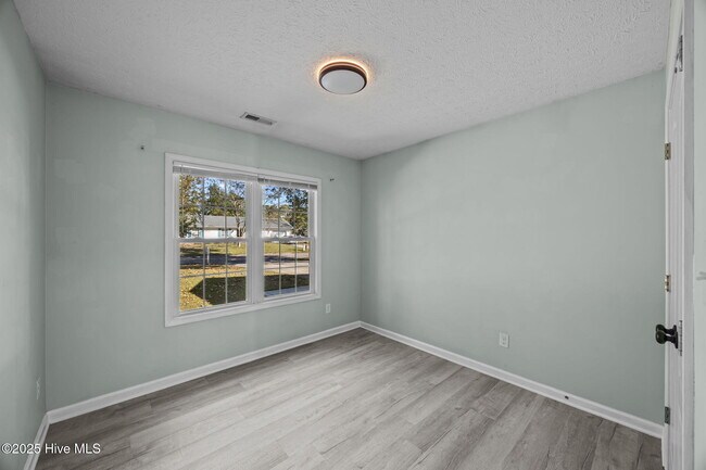 Building Photo - 335 Tall Pine Rd