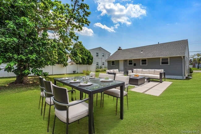 Building Photo - 19 Dakota St