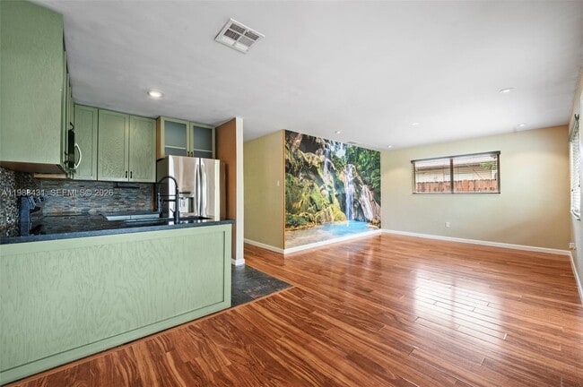 Building Photo - 7245 S Waterway Dr