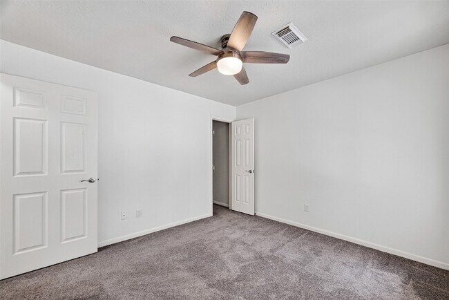 Building Photo - 1253 El Camino Village Dr