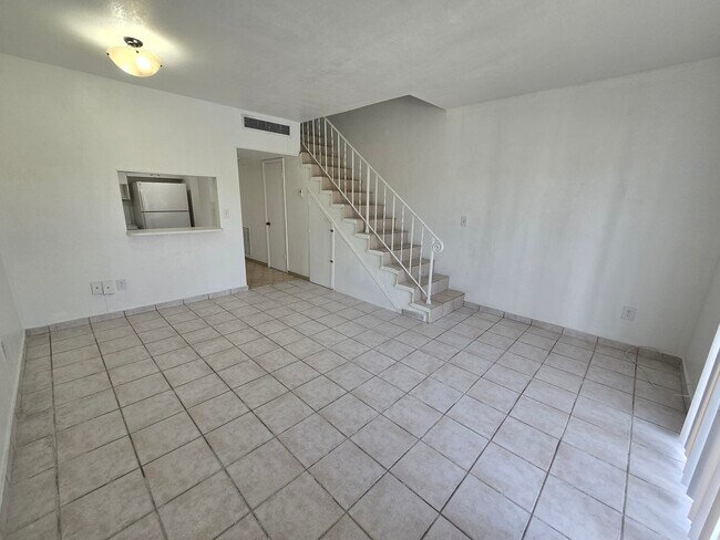 Building Photo - 1305 W 53rd St