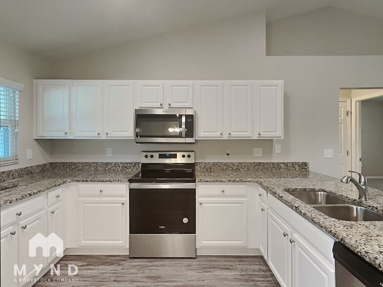 Building Photo - 7328 Landmark Dr