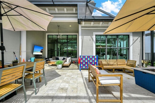 Building Photo - 8855 Watercrest Cir W