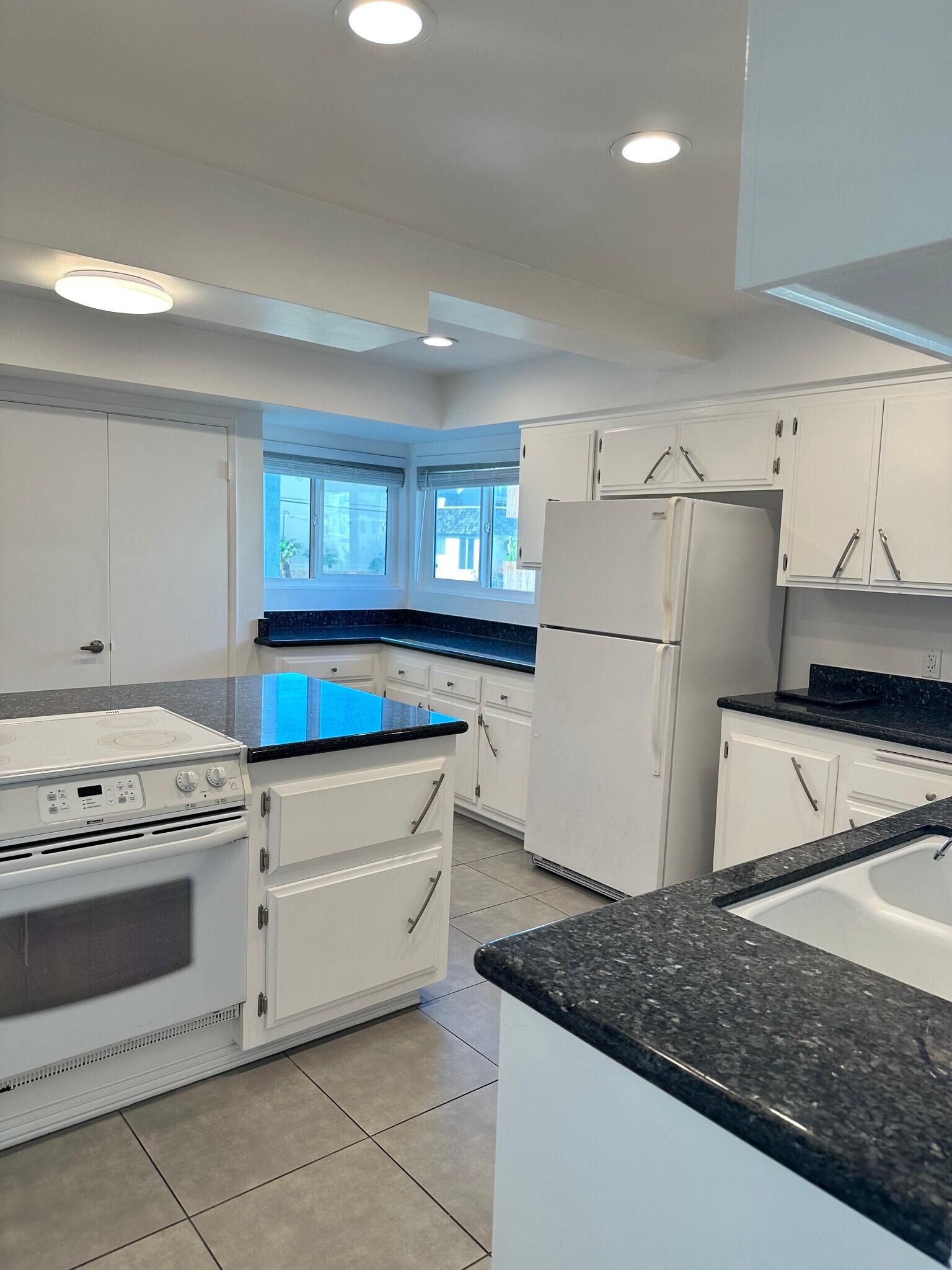 Building Photo - 24 Lighthouse St