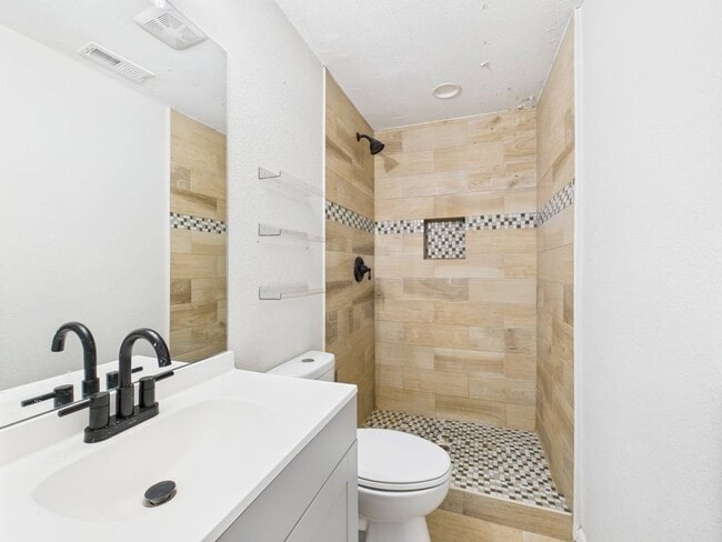 Building Photo - Beautiful 3 Bedroom 2 Bathroom 1 car Garag...