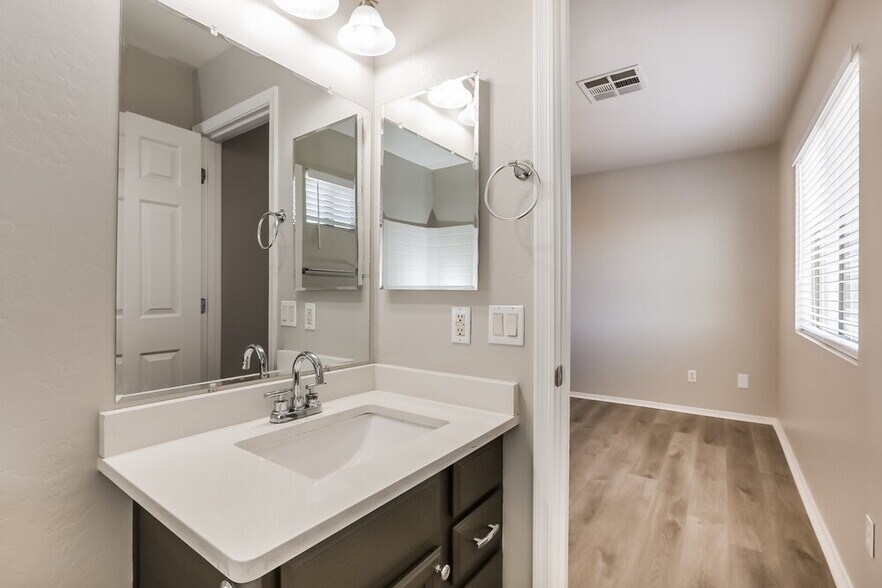 Building Photo - 15535 W Mohave Cir