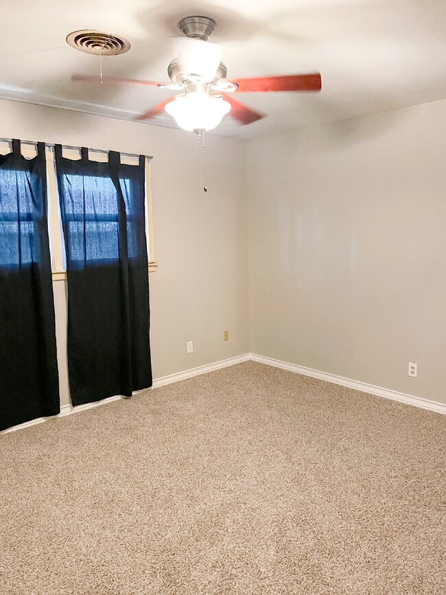 Building Photo - 3/2/2 with lots of updates!