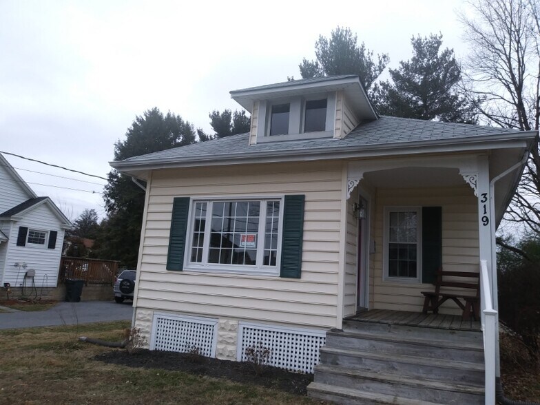 Building Photo - 319 Maitland St