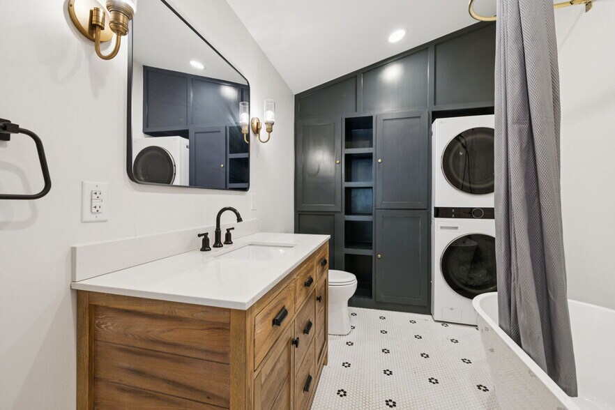 Building Photo - 911 S High St