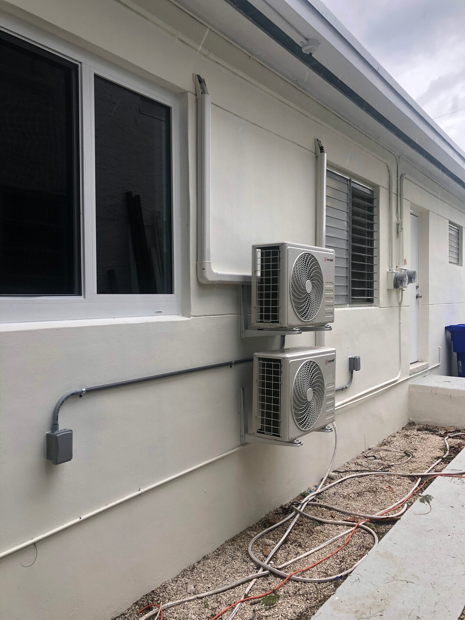 Building Photo - 3315 SW 9th Ter