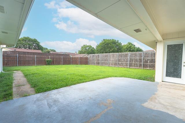 Building Photo - 801 Meadowgate Dr