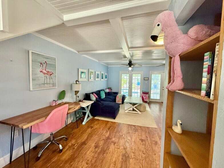 Building Photo - 4013 Saxon Dr