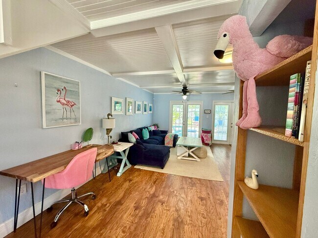 Building Photo - Beautiful 2 Bedroom Townhome in NSB with p...