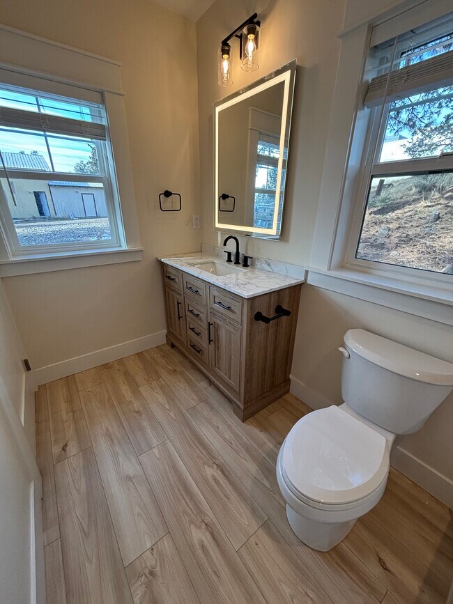 Building Photo - 480 SE Reed Market Rd