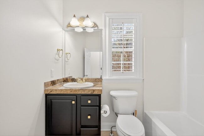 Building Photo - Beautiful 6BR Executive Brentwood Home with Pool