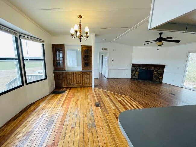 Building Photo - 3 BR, 2 BA doublewide in Pikeville school district