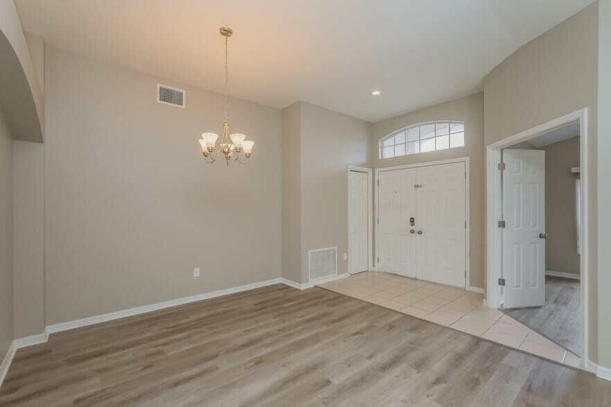 Building Photo - 411 Sand Ridge Dr
