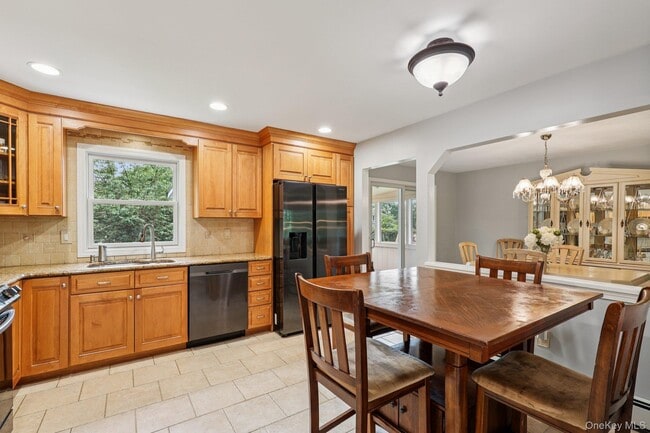 Building Photo - 118 Standish Dr